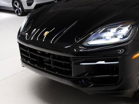 New 2026 Porsche Cayenne Coupe AWD/4WD image 32