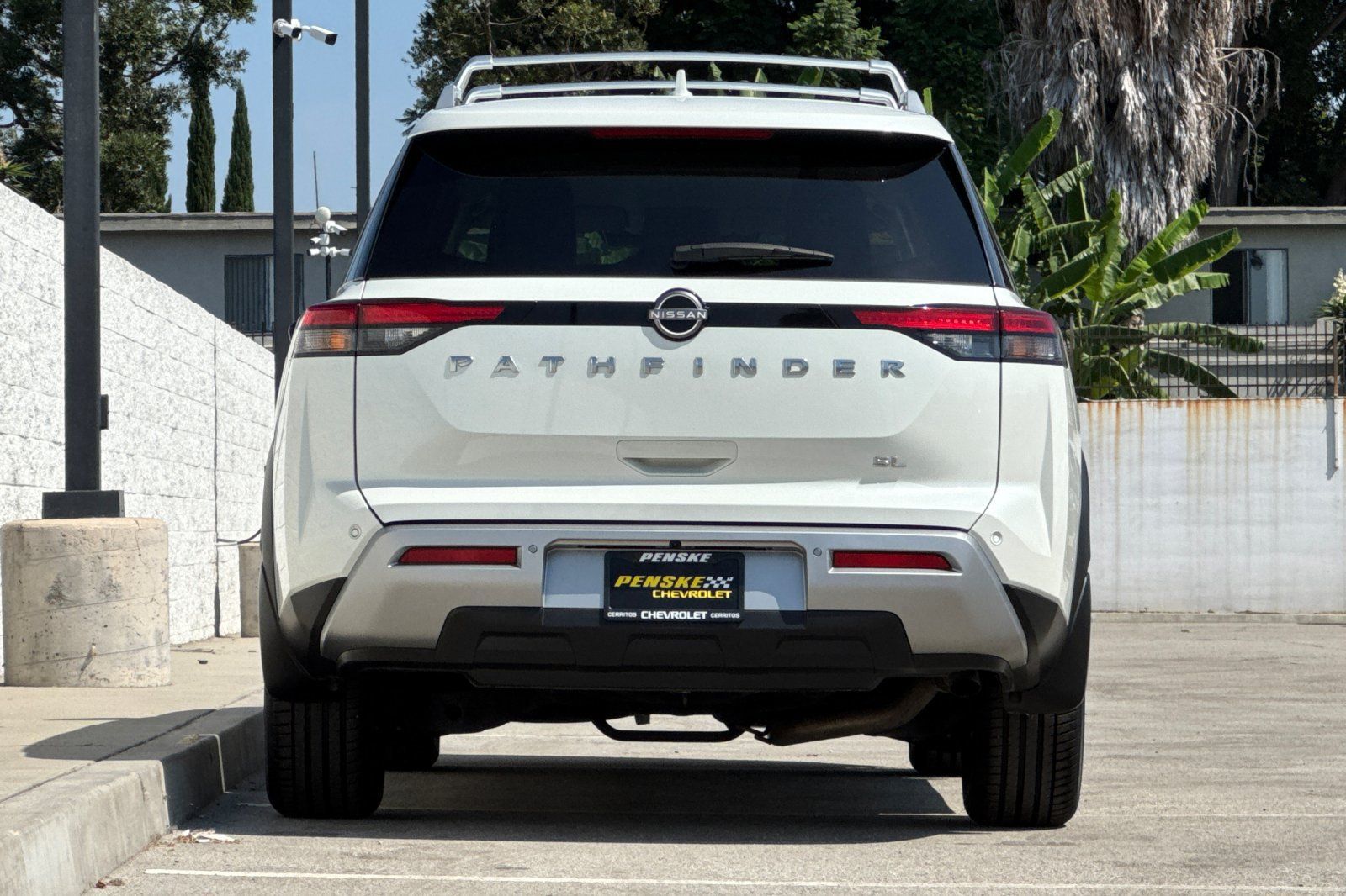 Used 2022 Nissan Pathfinder SL FWD image 5