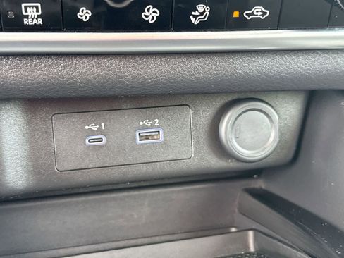 Used 2023 Nissan Rogue SV image 23