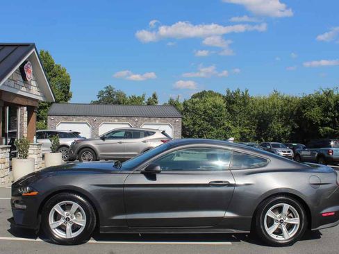 Used 2020 Ford Mustang Coupe RWD image 9