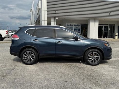 Used 2016 Nissan Rogue SL w/ SL Premium Package FWD image 2