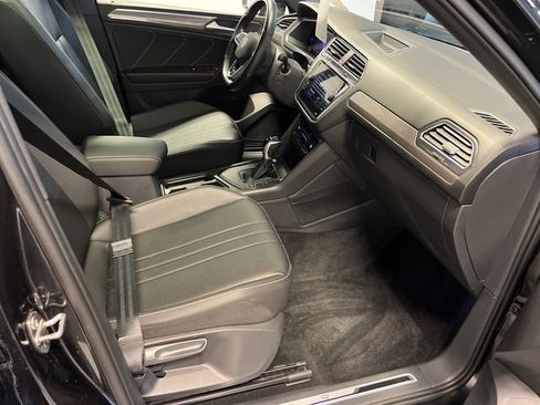 Certified 2023 Volkswagen Tiguan SE R-Line FWD image 10