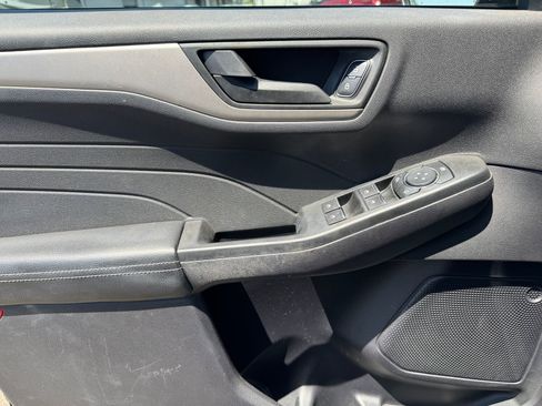 Used 2022 Ford Escape SE FWD image 11