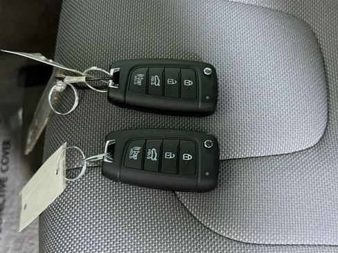 Certified 2025 Hyundai Elantra SE FWD image 31
