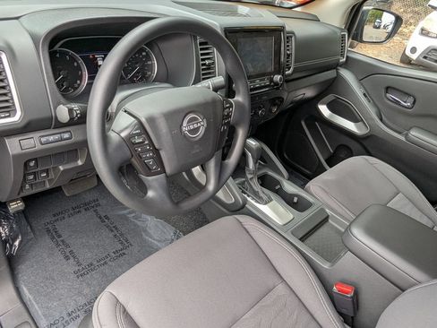 Used 2024 Nissan Frontier SV w/ Technology Package AWD/4WD image 14