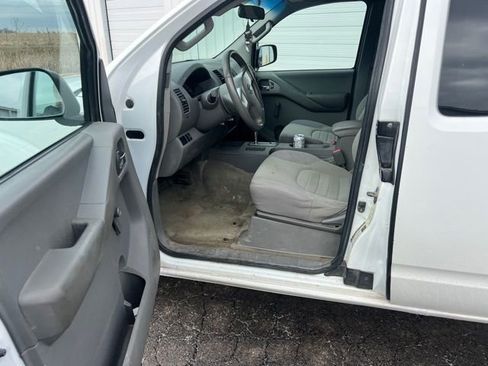 Used 2013 Nissan Frontier S image 12