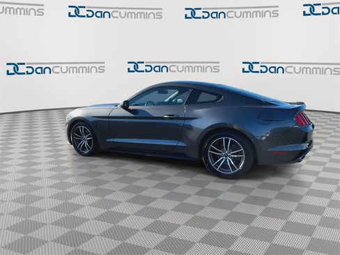 Used 2017 Ford Mustang Coupe image 5
