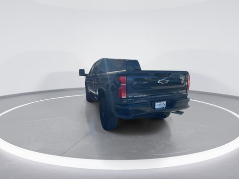 Used 2025 Chevrolet Silverado 2500 ZR2 w/ Technology Package image 9