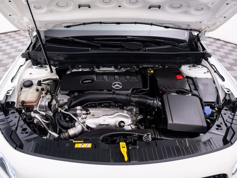 Used 2022 Mercedes-Benz GLB 250 4MATIC image 29