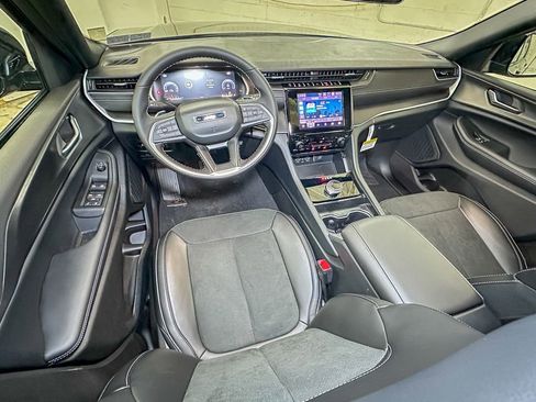 New 2025 Jeep Grand Cherokee Laredo image 21