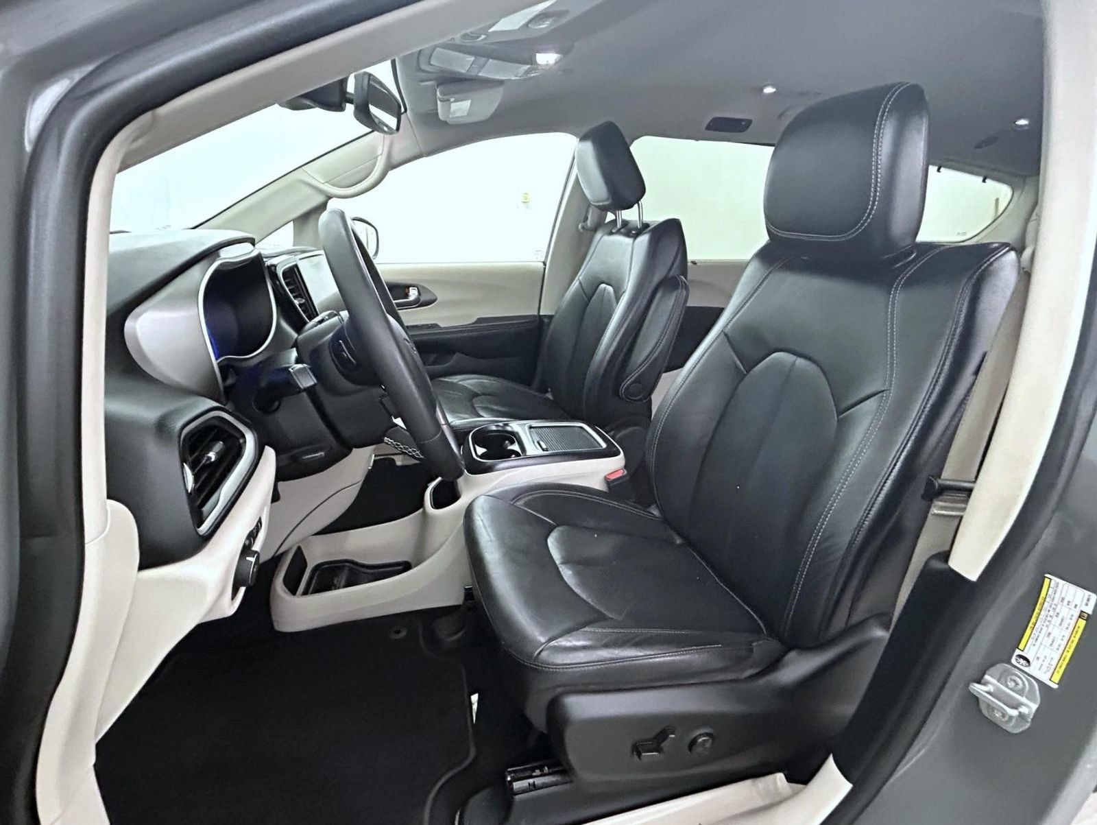 Certified 2022 Chrysler Pacifica Touring-L FWD image 10
