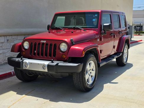 Used 2012 Jeep Wrangler Unlimited Sahara w/ Connectivity Group AWD/4WD image 8