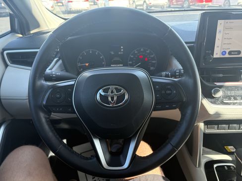Used 2023 Toyota Corolla Cross LE AWD/4WD image 18
