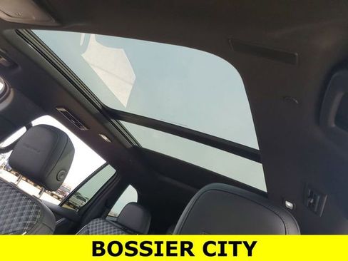 Certified 2025 GMC Acadia Denali w/ Super Cruise Package image 19