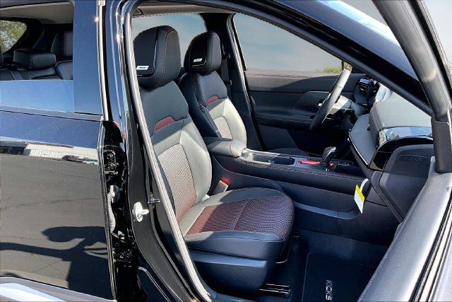 New 2027 Nissan Kicks SR FWD image 10