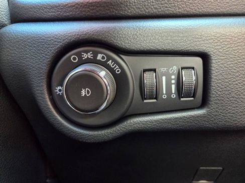 New 2026 Chrysler Pacifica Select FWD image 21