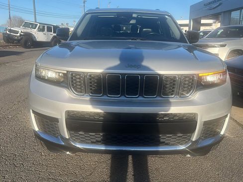 Used 2022 Jeep Grand Cherokee L Laredo w/ Luxury Tech Group I image 2