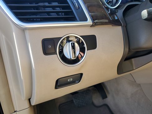 Used 2016 Mercedes-Benz GL 450 4MATIC w/ Premium I Package image 16