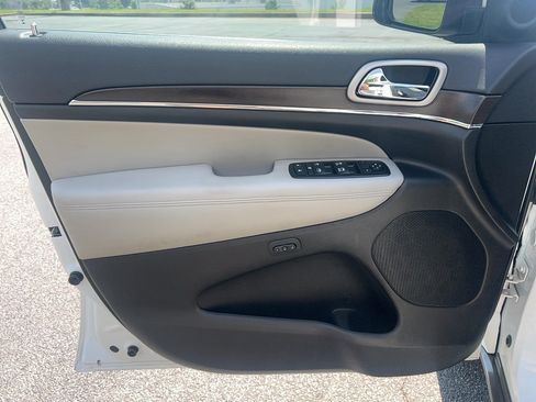 Used 2018 Jeep Grand Cherokee Limited RWD image 11
