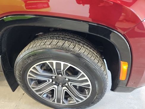 Certified 2022 Jeep Wagoneer Series III w/ Flexible Seating Group image 4