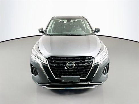 Used 2021 Nissan Kicks S image 2