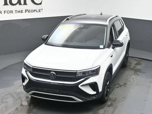 Used 2023 Volkswagen Taos SE w/ Panoramic Sunroof Package FWD image 47
