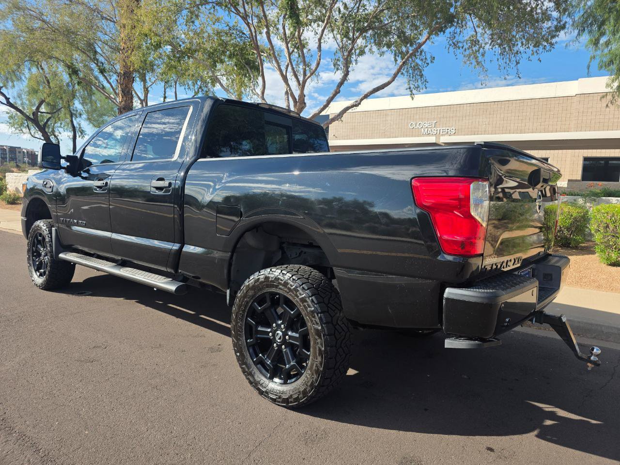 Used 2018 Nissan Titan SV w/ SV Convenience Package AWD/4WD image 5