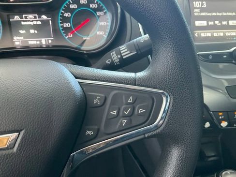 Used 2018 Chevrolet Cruze LT w/ Convenience Package FWD image 10