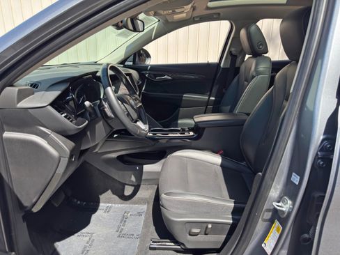 Used 2022 Buick Envision Essence w/ Safety Package FWD image 16
