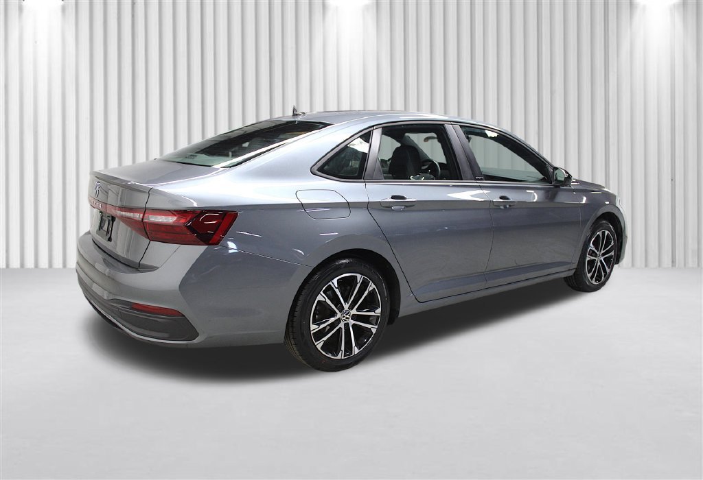 Used 2025 Volkswagen Jetta Sport FWD image 3