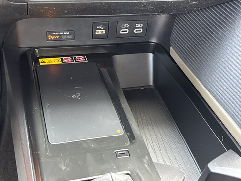 Used 2025 Toyota Camry SE FWD image 26