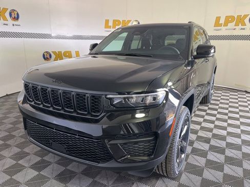 New 2025 Jeep Grand Cherokee Altitude image 2