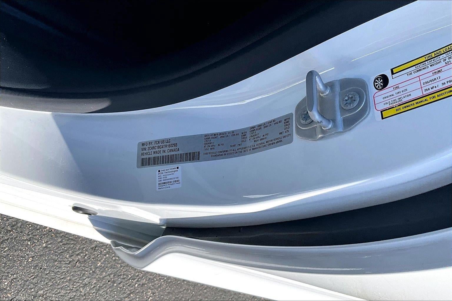 Used 2026 Chrysler Pacifica Select FWD image 33