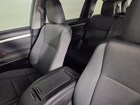 Used 2019 Toyota Highlander LE image 23