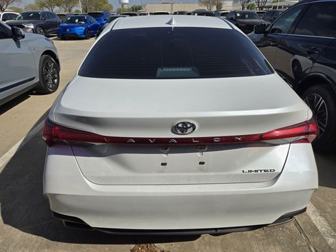 Used 2022 Toyota Avalon Limited image 6