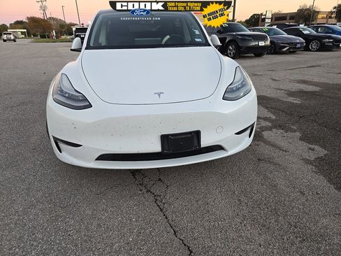 Used 2021 Tesla Model Y Long Range image 12