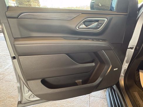 Used 2021 GMC Yukon SLT w/ Rear Media and Nav Package AWD/4WD image 23
