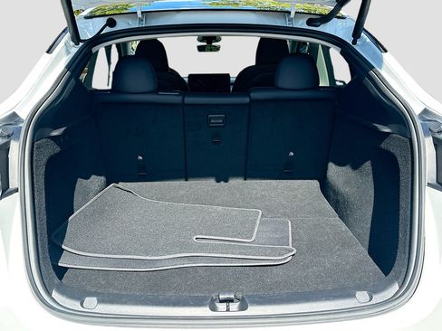 Used 2023 Tesla Model Y Performance image 28