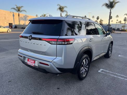 New 2025 Nissan Pathfinder SL image 7