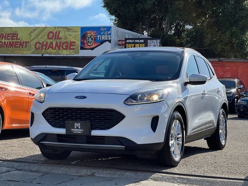Used 2020 Ford Escape SE FWD image 1