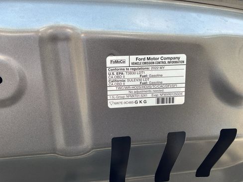 Used 2022 Ford Escape SE w/ SE Sport Appearance Package FWD image 24