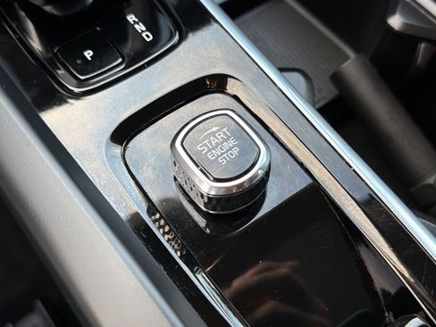 Used 2024 Volvo XC60 B5 Plus image 34