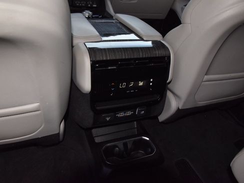 Used 2022 Jeep Wagoneer Series III w/ Premium Group I image 20