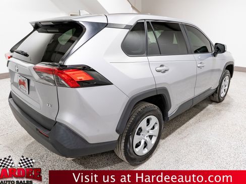 Used 2022 Toyota RAV4 LE image 5