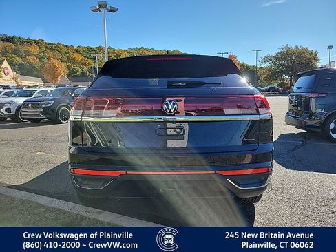 New 2026 Volkswagen Atlas Cross Sport SE image 12