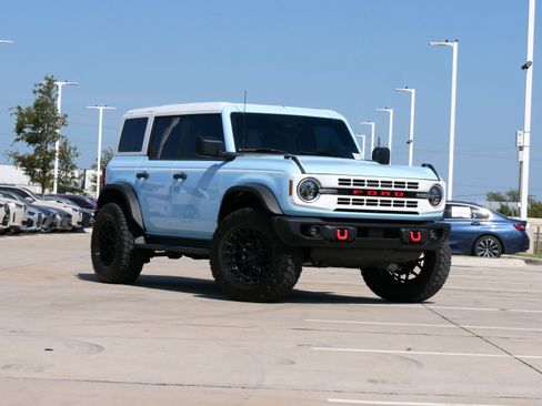 Used 2025 Ford Bronco Heritage Edition AWD/4WD image 2
