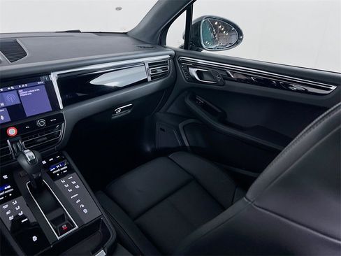 New 2026 Porsche Macan image 26