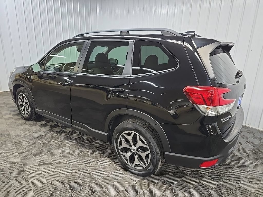 Used 2020 Subaru Forester Premium AWD/4WD image 9