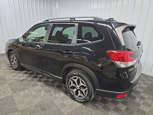 Used 2020 Subaru Forester Premium AWD/4WD image 9