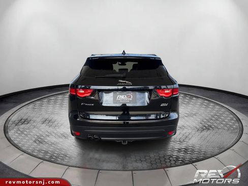 Used 2018 Jaguar F-PACE R-Sport image 4